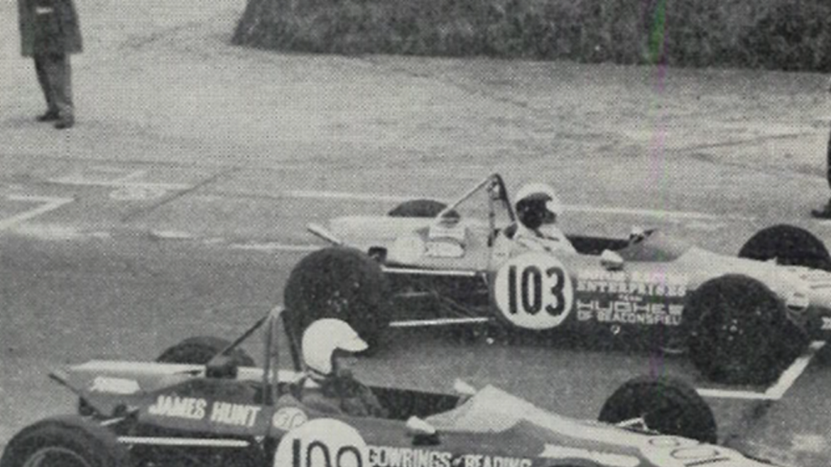 Avon-shod-formula-ford(nearestcamera)on-starting-grid.png